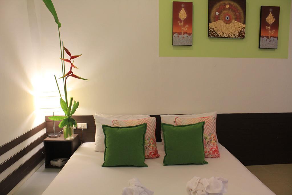 Mook Anda Hotel Phuket Bagian luar foto